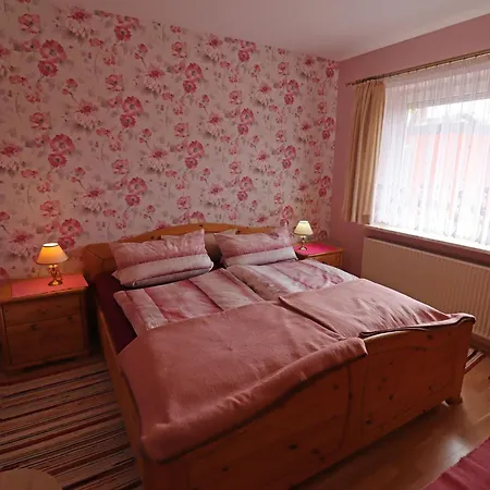 In Mit Garten Apartmán *